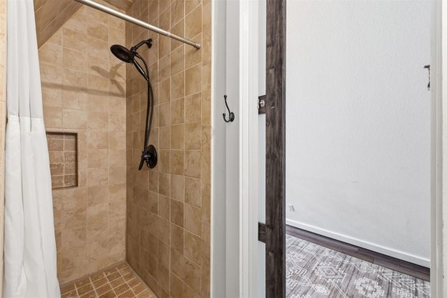 293 Regal Circle photo 21