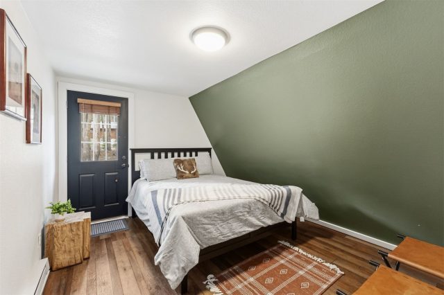 293 Regal Circle photo 23