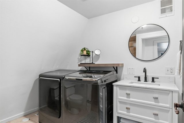 293 Regal Circle photo 25