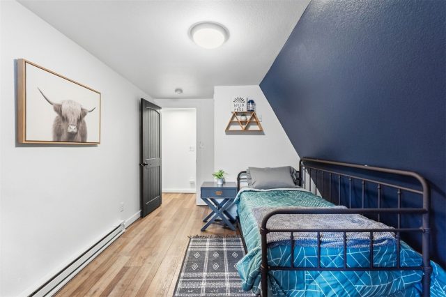 293 Regal Circle photo 27