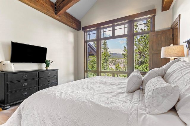 584 Peerless Drive photo 22