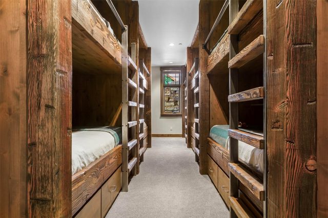 584 Peerless Drive photo 40