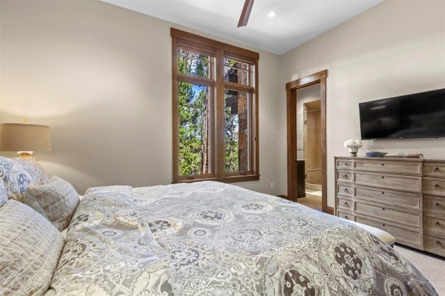 584 Peerless Drive photo 44