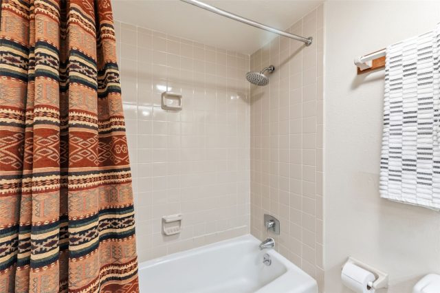 30 Tennis Club Road 1608 photo 11