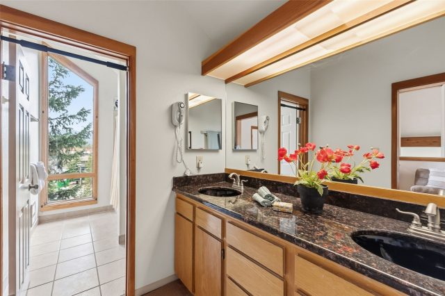 30 Tennis Club Road 1608 photo 15