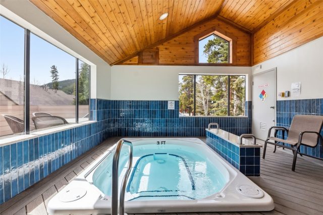 30 Tennis Club Road 1608 photo 27