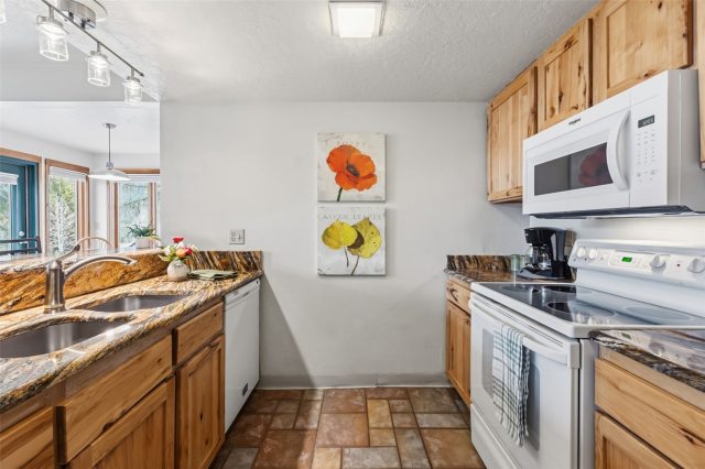 30 Tennis Club Road 1608 photo 7