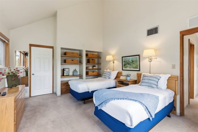 30 Tennis Club Road 1608 photo 9