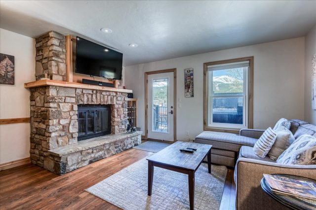200 N Ridge Street R- A photo 14