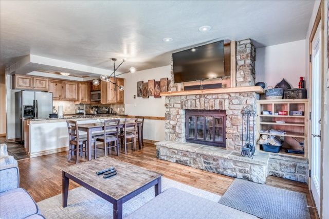 200 N Ridge Street R- A photo 15