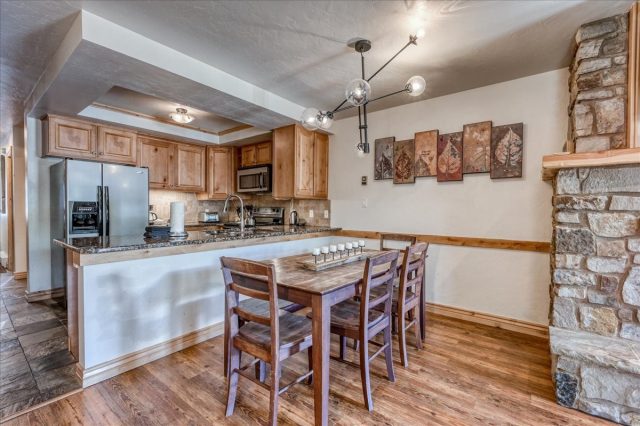 200 N Ridge Street R- A photo 16