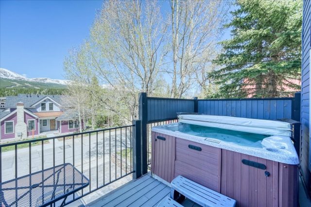 200 N Ridge Street R- A photo 37