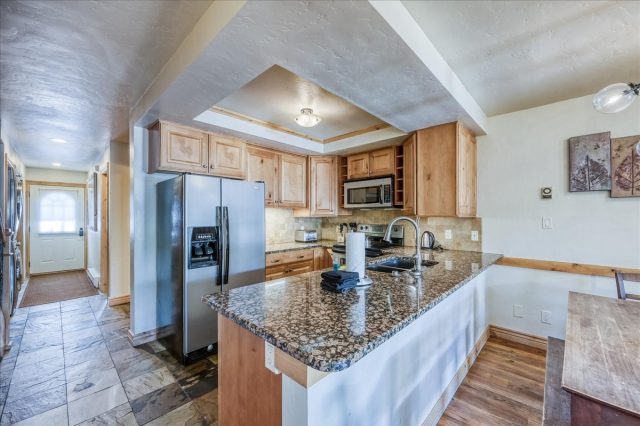 200 N Ridge Street R- A photo 7