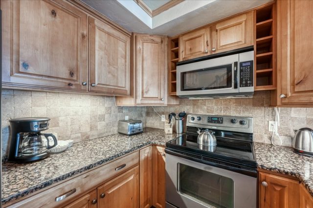 200 N Ridge Street R- A photo 8