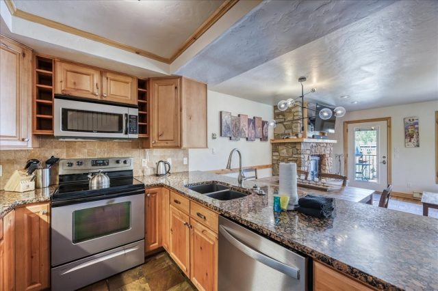 200 N Ridge Street R- A photo 9