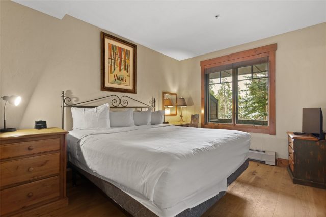 Condo in Mountain Thunder Lodge, Breckenridge, CO — photo 4 (MLS S1068572)