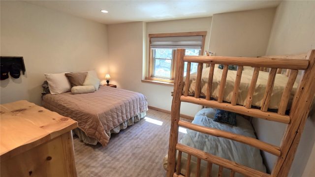 419 Kestrel Lane photo 35