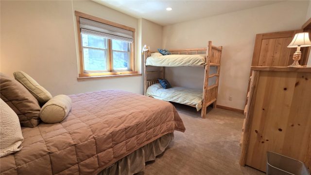 419 Kestrel Lane photo 36