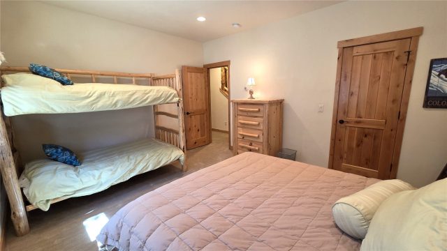 419 Kestrel Lane photo 37