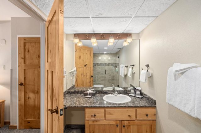 601 Village Road 13130 photo 11