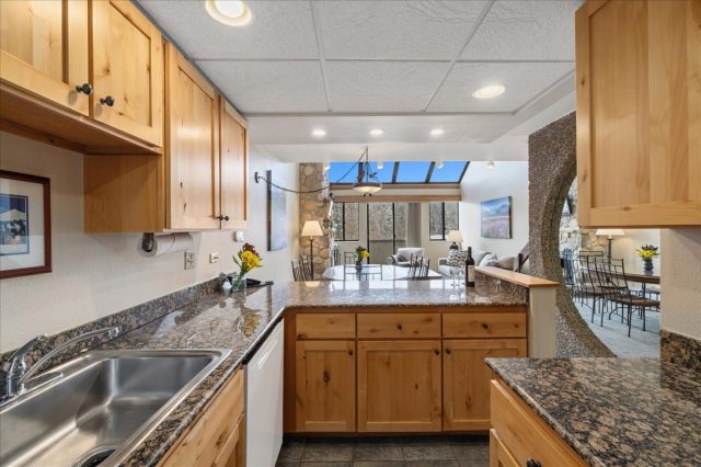 Condo in Beaver Run Condo, Breckenridge, CO — photo 6 (MLS S1068585)