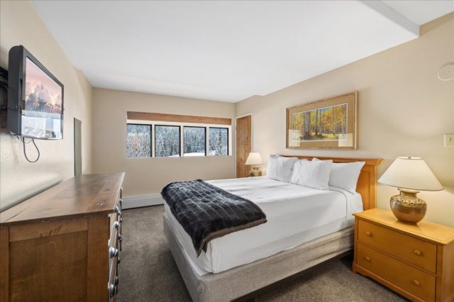601 Village Road 13130 photo 8