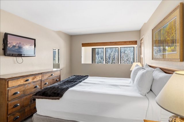 601 Village Road 13130 photo 9