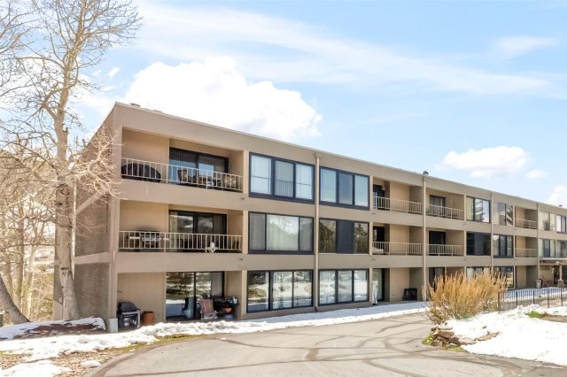 220 E La Bonte Street 215 photo 36
