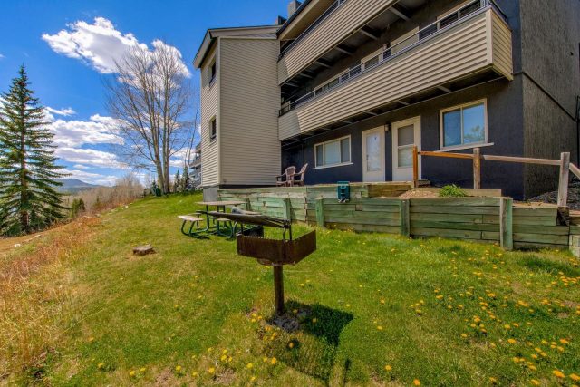 370 E La Bonte Street B photo 31