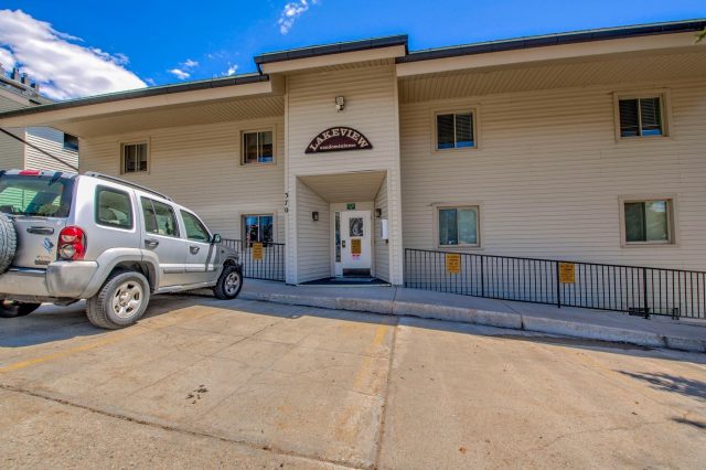 370 E La Bonte Street B photo 33