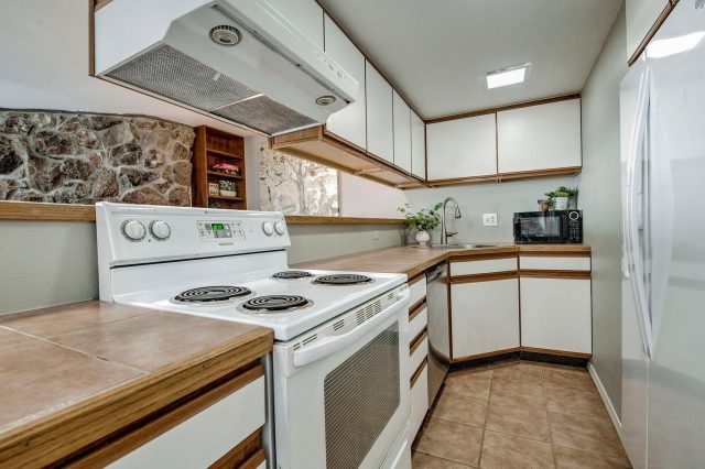 370 E La Bonte Street B photo 8