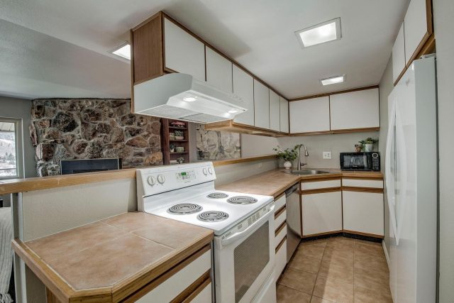 370 E La Bonte Street B photo 9