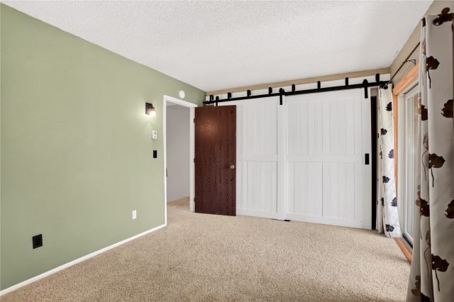 258 Cove Boulevard 9 photo 19