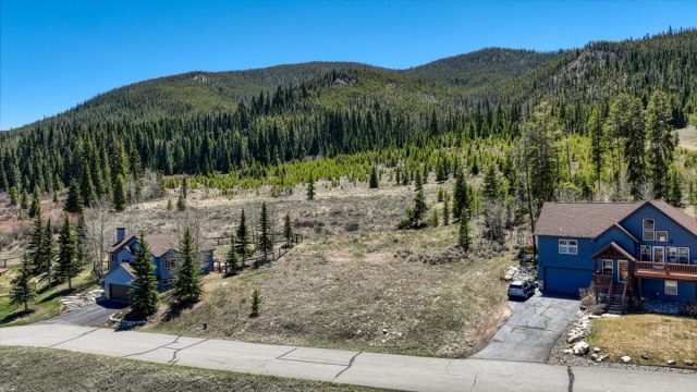 370 Meadow Wood Circle photo 17