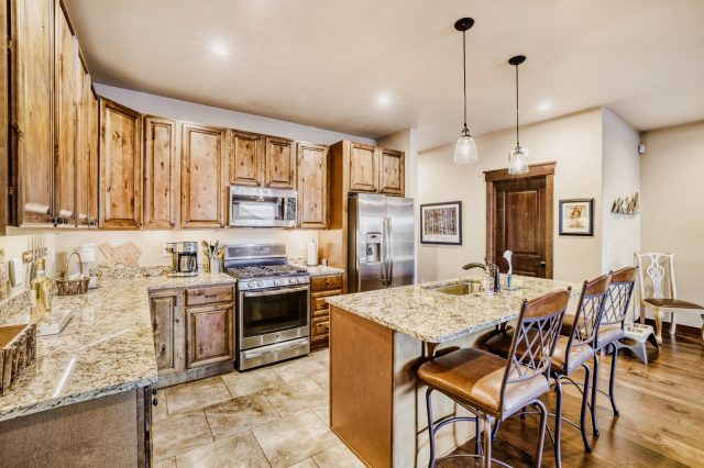 852 Independence Road B photo 17
