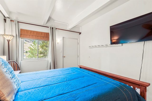 370 E La Bonte Street F photo 16