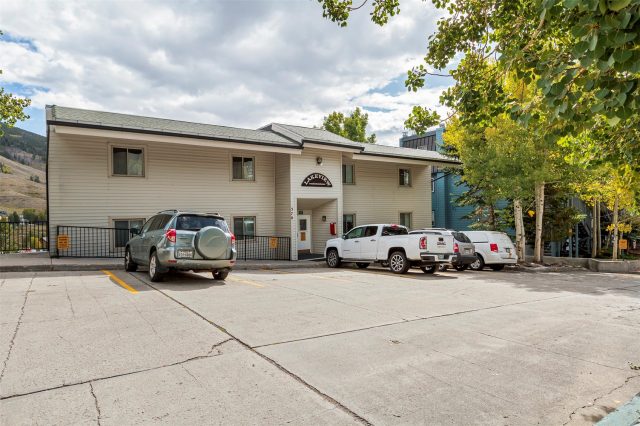 370 E La Bonte Street F photo 27