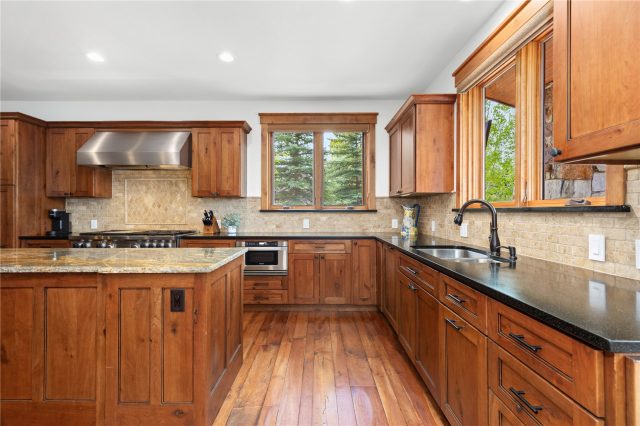 315 Lake Edge Drive photo 12