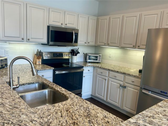 114 Robin Drive 114 photo 7