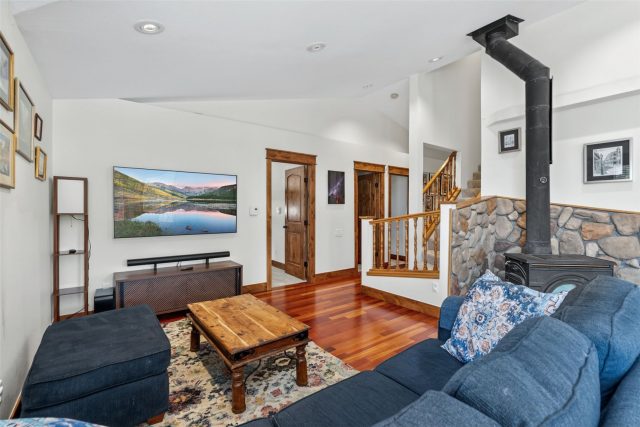 54 Lakeview Drive photo 9