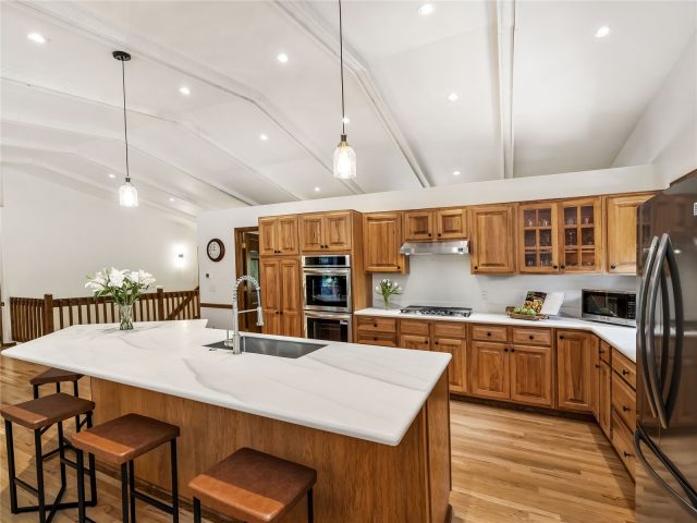 68 Sherwood Lane photo 11