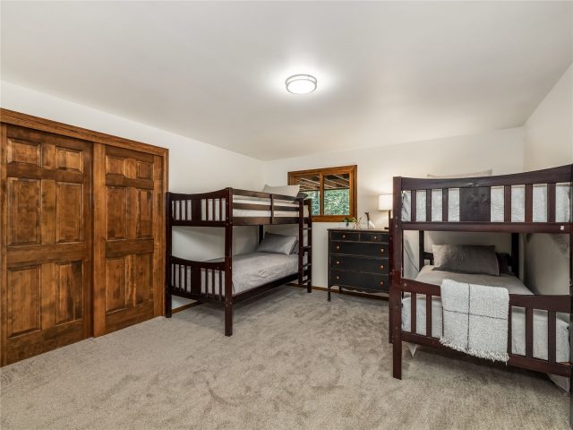 68 Sherwood Lane photo 24