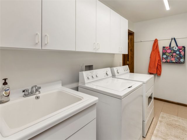 68 Sherwood Lane photo 25