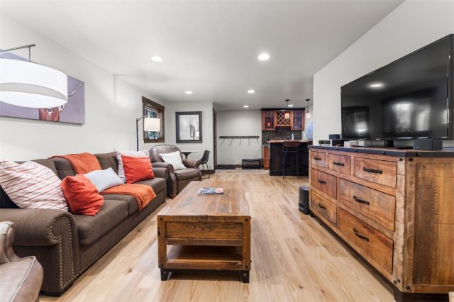 878 American Way photo 21