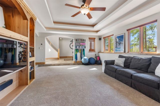 221 Kings Court photo 34