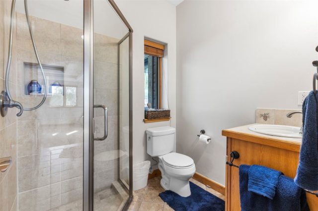 221 Kings Court photo 36