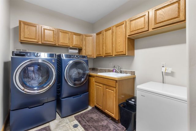 221 Kings Court photo 37