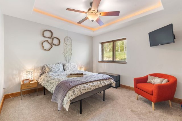 221 Kings Court photo 38