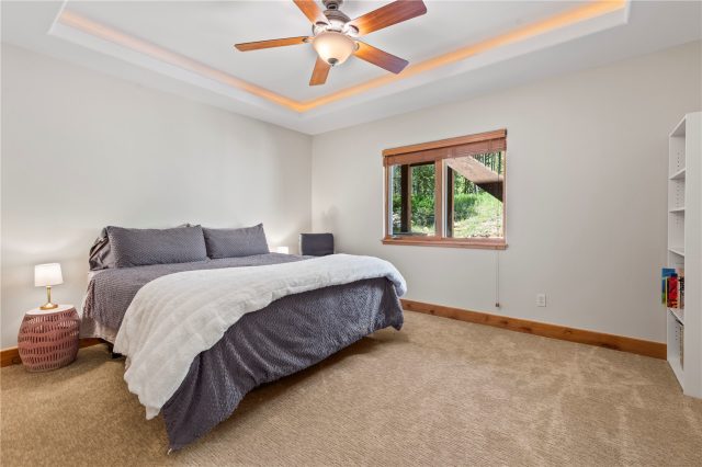221 Kings Court photo 49