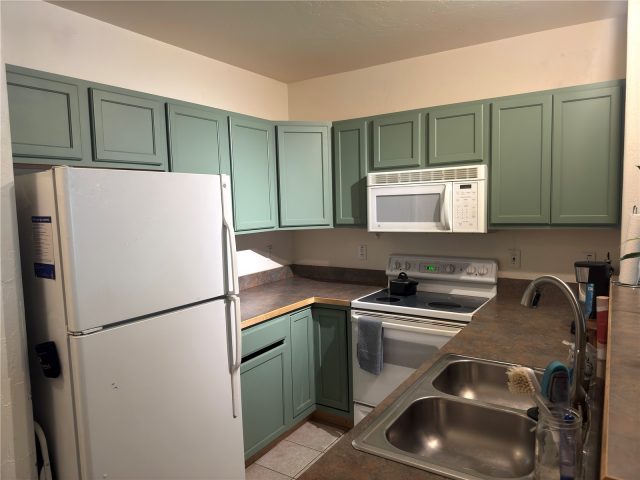 337 Streamside Lane 104 photo 7